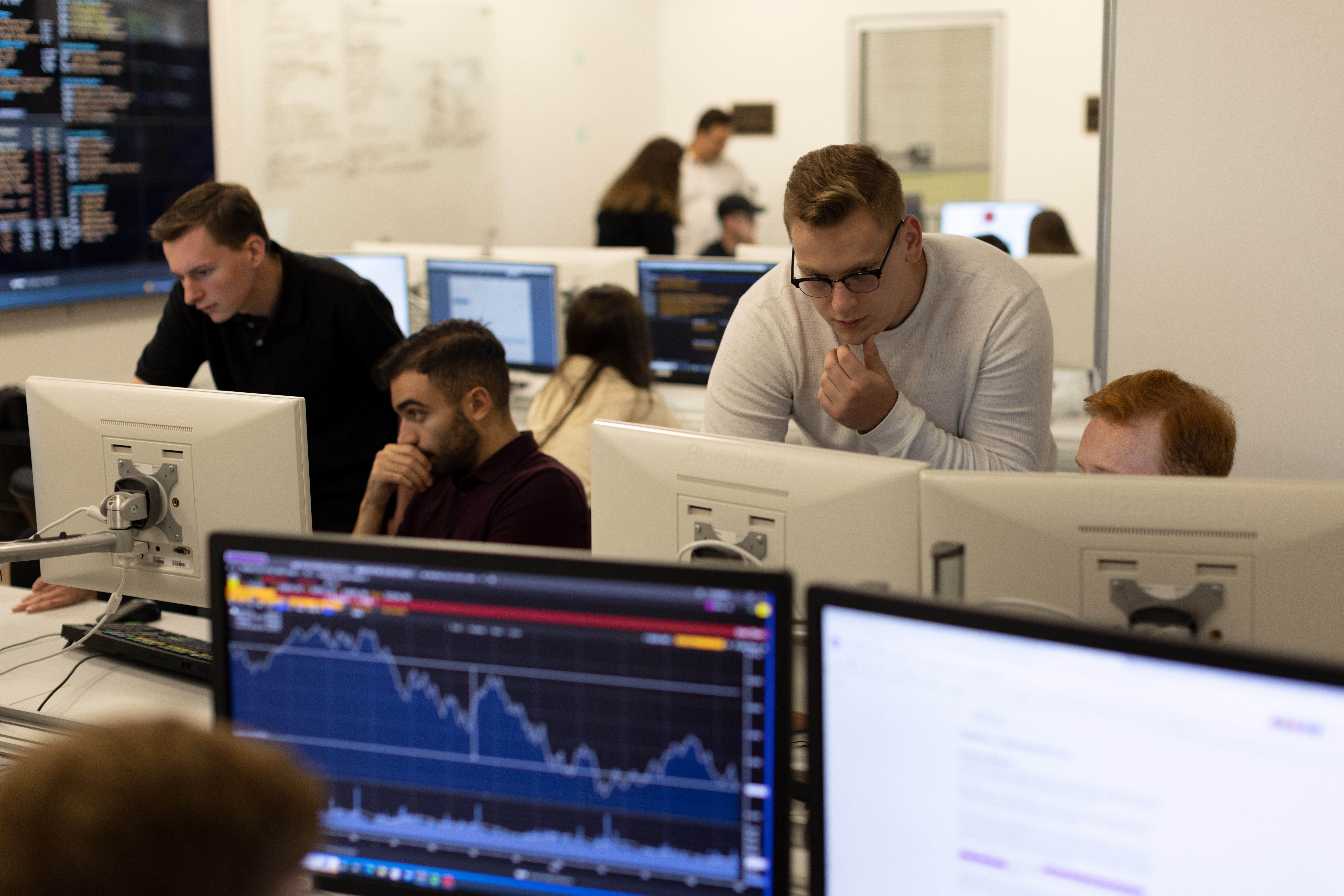Students working on computers in the Bloomberg lab.